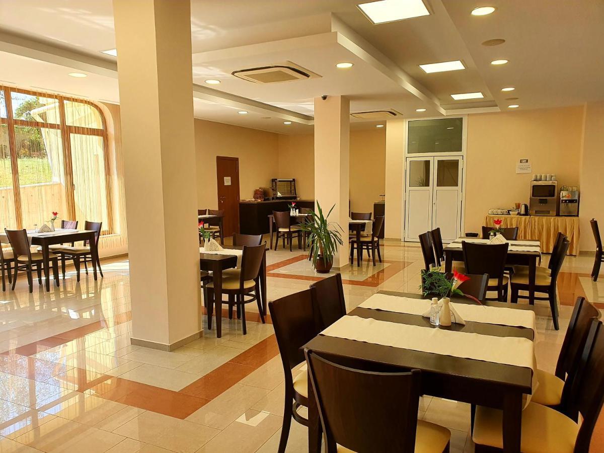 C Comfort Hotel & Wellness Хисаря Экстерьер фото
