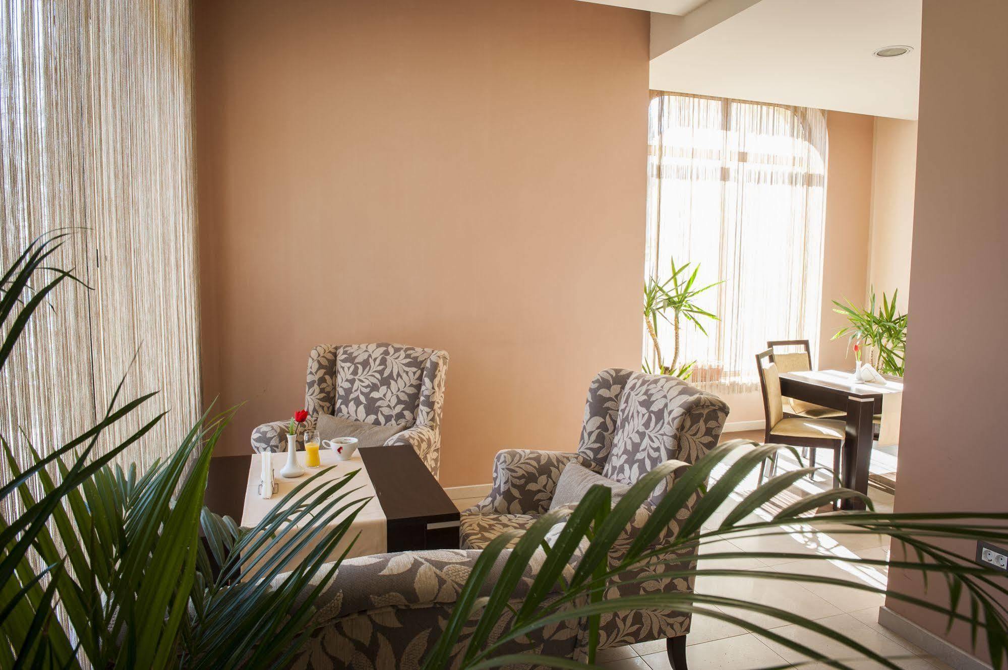 C Comfort Hotel & Wellness Хисаря Экстерьер фото