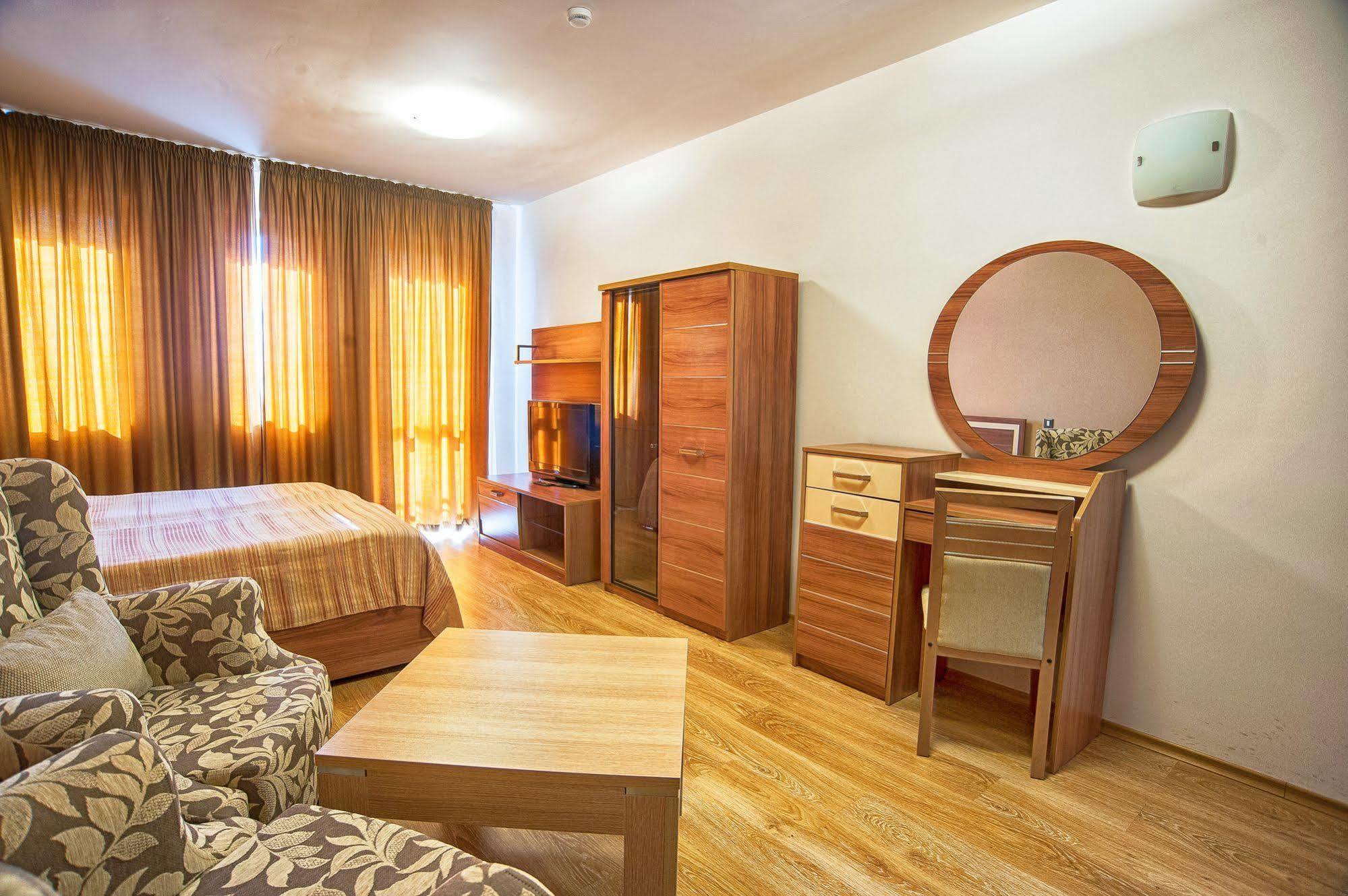 C Comfort Hotel & Wellness Хисаря Экстерьер фото
