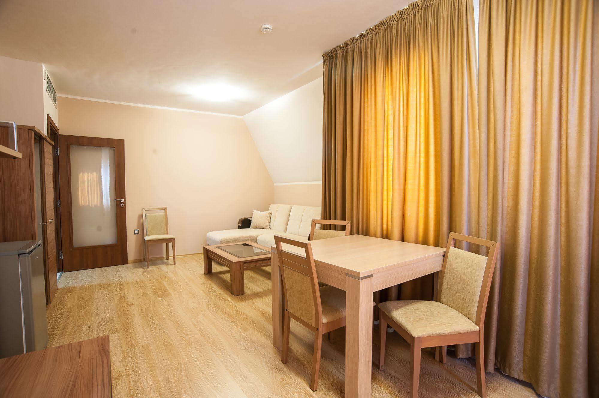 C Comfort Hotel & Wellness Хисаря Экстерьер фото