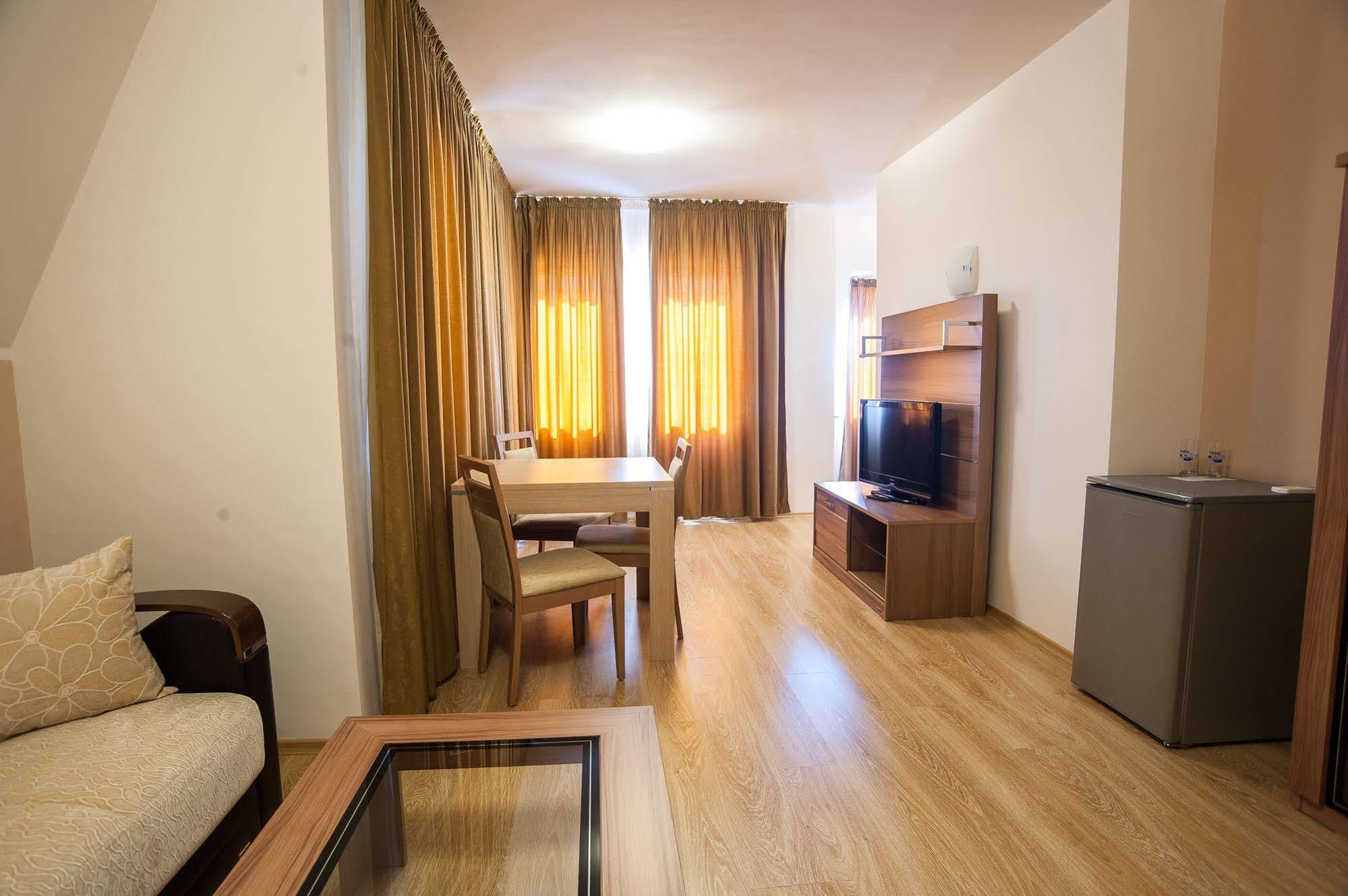 C Comfort Hotel & Wellness Хисаря Экстерьер фото