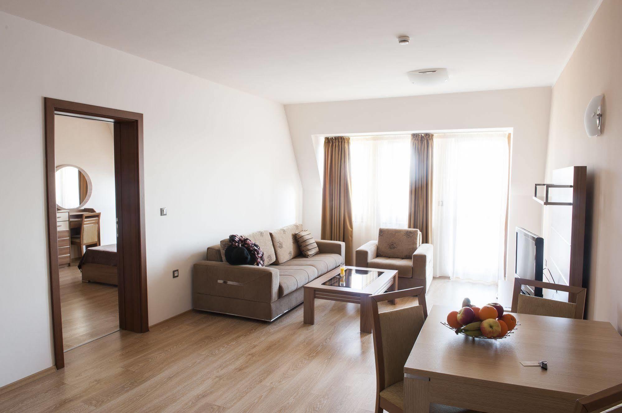 C Comfort Hotel & Wellness Хисаря Экстерьер фото