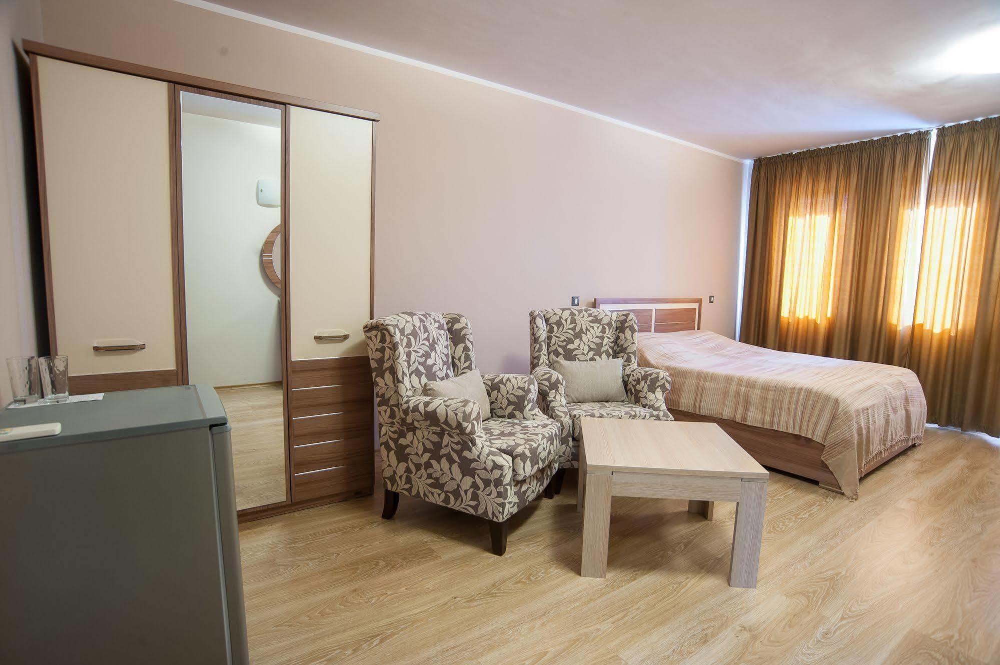C Comfort Hotel & Wellness Хисаря Экстерьер фото