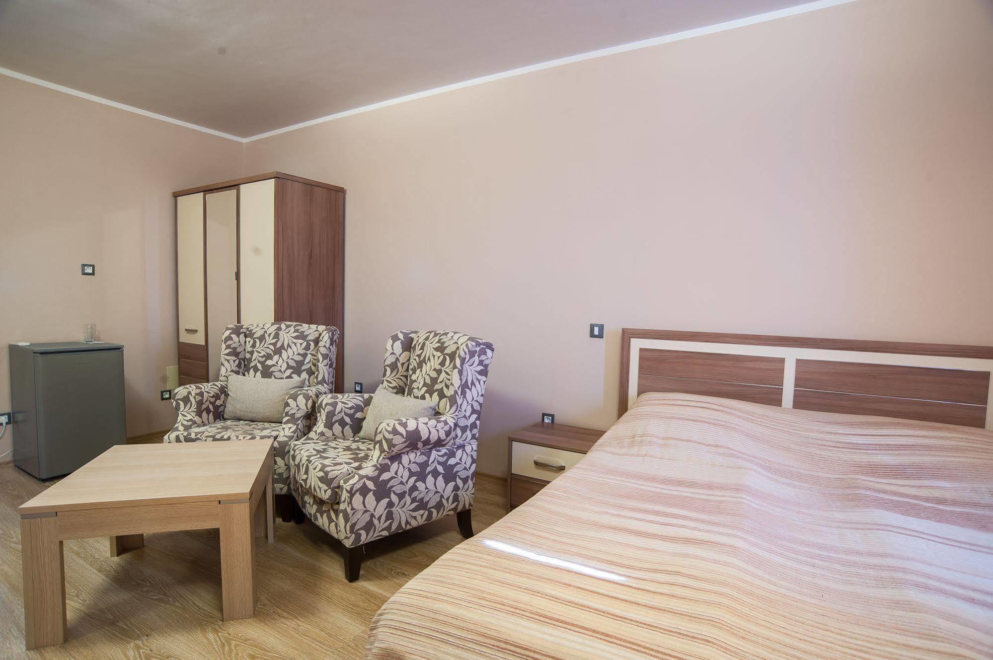 C Comfort Hotel & Wellness Хисаря Экстерьер фото