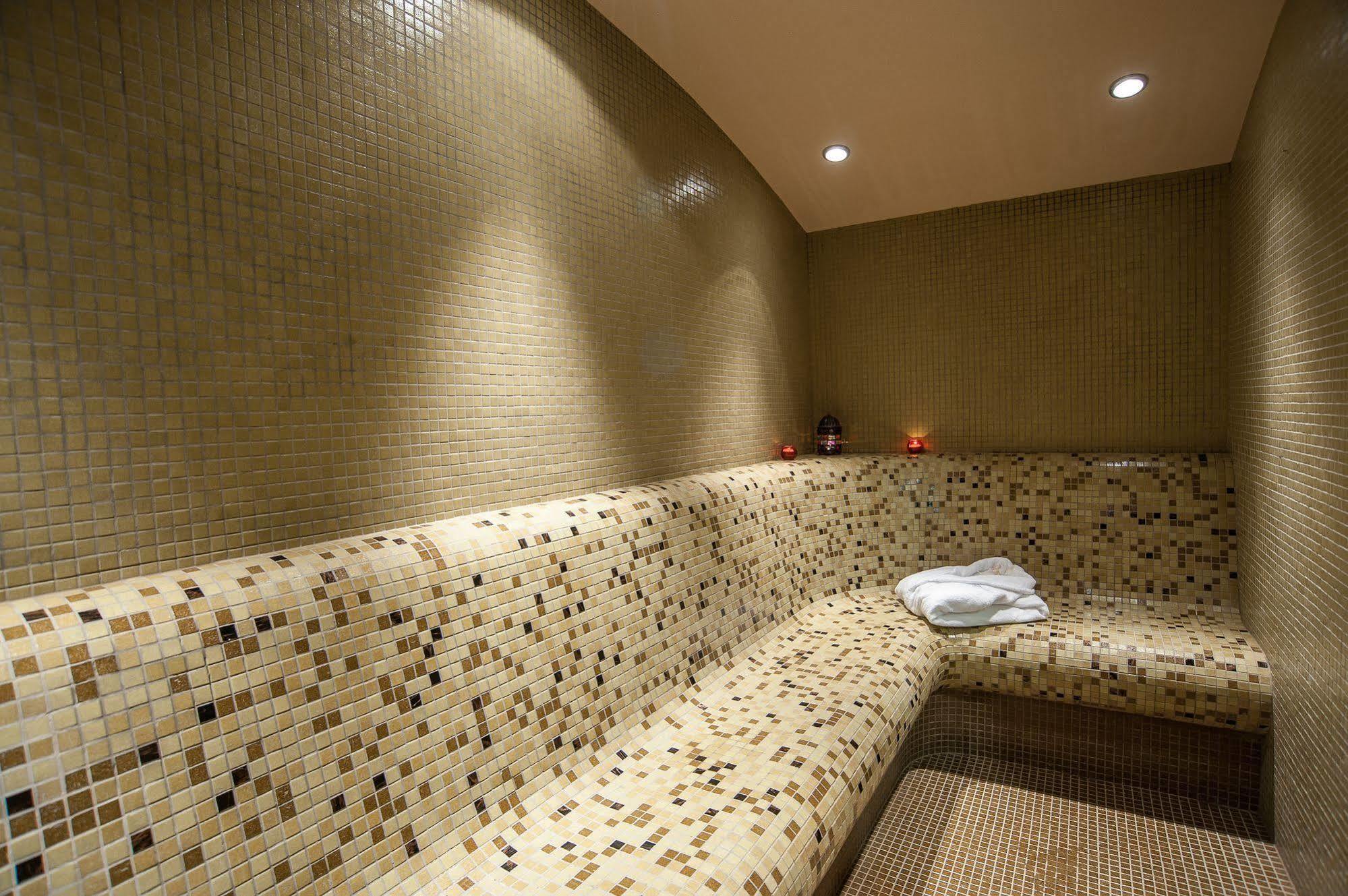 C Comfort Hotel & Wellness Хисаря Экстерьер фото