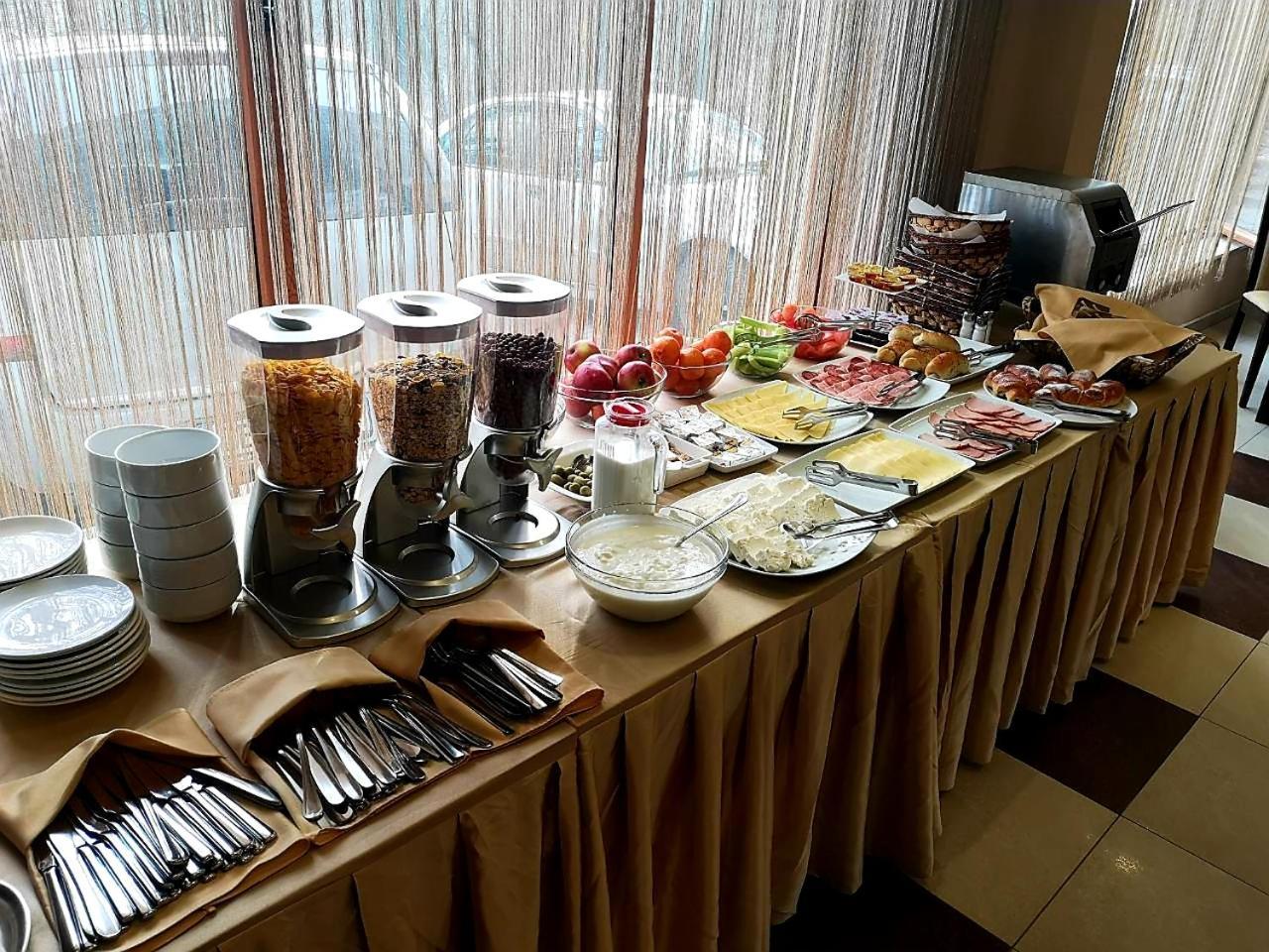 C Comfort Hotel & Wellness Хисаря Экстерьер фото